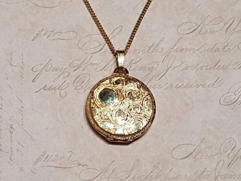 Vintage Large Gold Locket Round Gold Plated